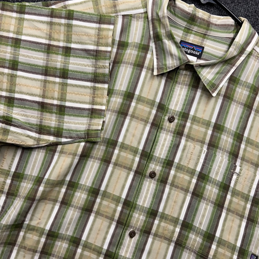 Patagonia Mens XL Short Sleeve Plaid Button Down Shirt Green Tan 2759